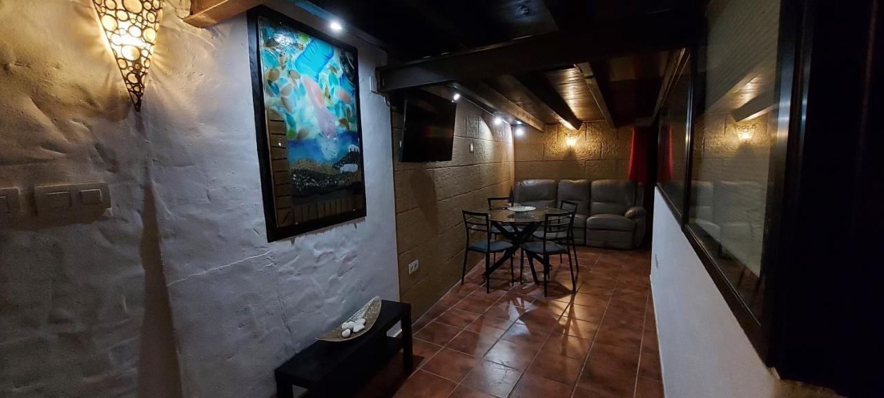 Aloelux Villa !! - Private Villa With Pool , Jacuzzi, Cinema, Massage ,Wonderful View, Art Desing Villa Tias Exterior photo