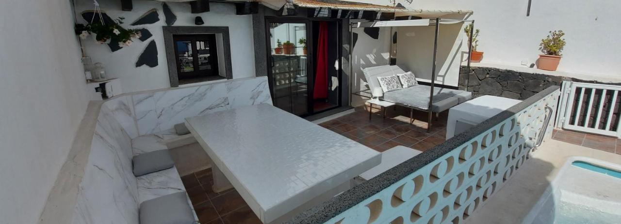 Aloelux Villa !! - Private Villa With Pool , Jacuzzi, Cinema, Massage ,Wonderful View, Art Desing Villa Tias Exterior photo
